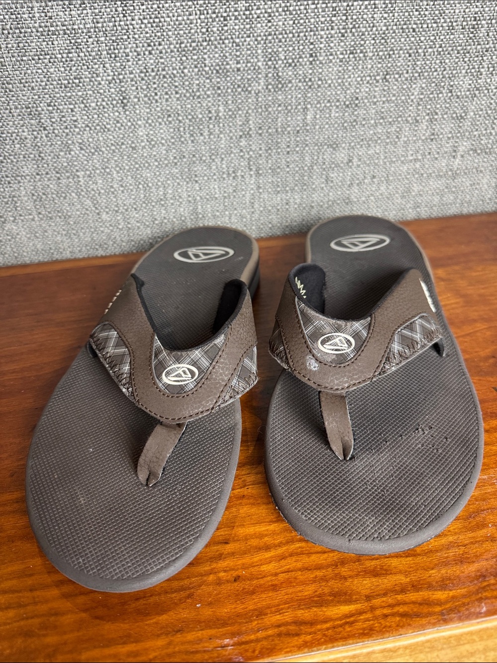 Reef Fanning Men’s Size 12 Bottle Opener Flip Flop Sandals Brown Plaid Airbag